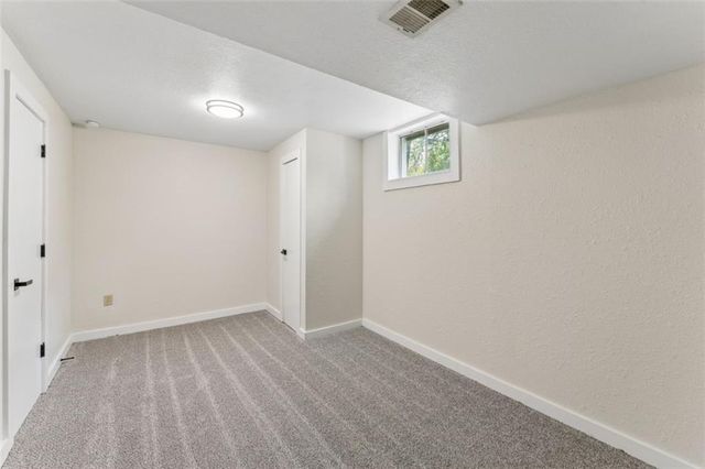 510 SE 21st Street, Oak Grove, MO 64075