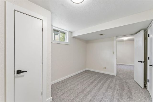 510 SE 21st Street, Oak Grove, MO 64075