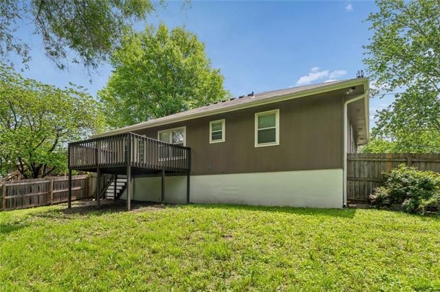 510 SE 21st Street, Oak Grove, MO 64075