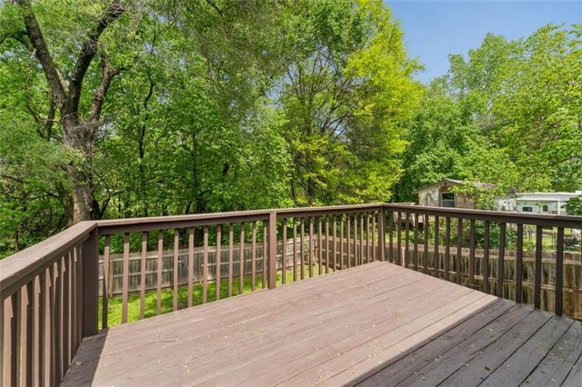 510 SE 21st Street, Oak Grove, MO 64075