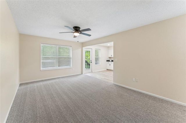 510 SE 21st Street, Oak Grove, MO 64075