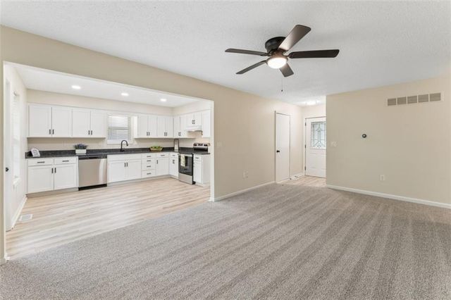 510 SE 21st Street, Oak Grove, MO 64075