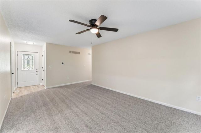 510 SE 21st Street, Oak Grove, MO 64075