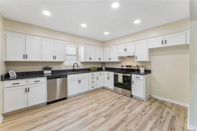 510 SE 21st Street, Oak Grove, MO 64075