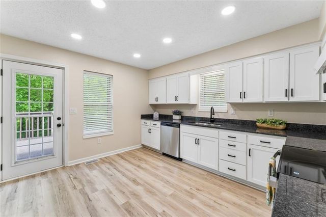 510 SE 21st Street, Oak Grove, MO 64075