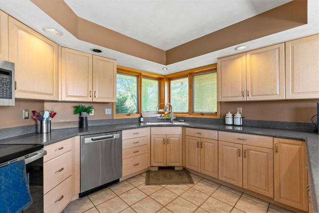 9802 RIVER BEND Drive, Roscoe, IL 61073