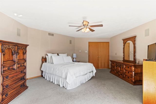 9802 RIVER BEND Drive, Roscoe, IL 61073