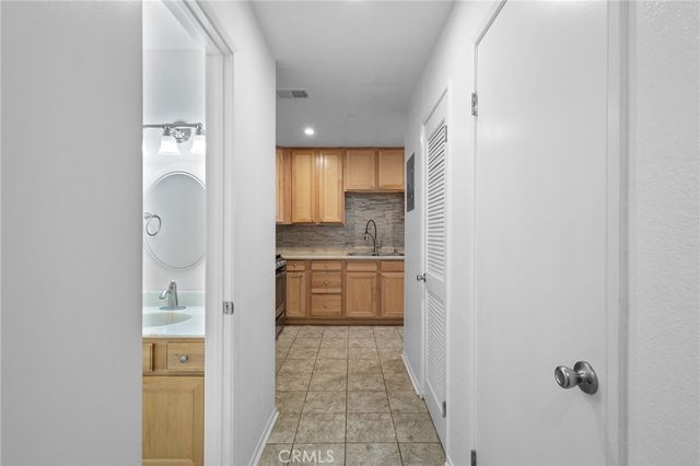 31315 The Old Road D, Castaic, CA 91384