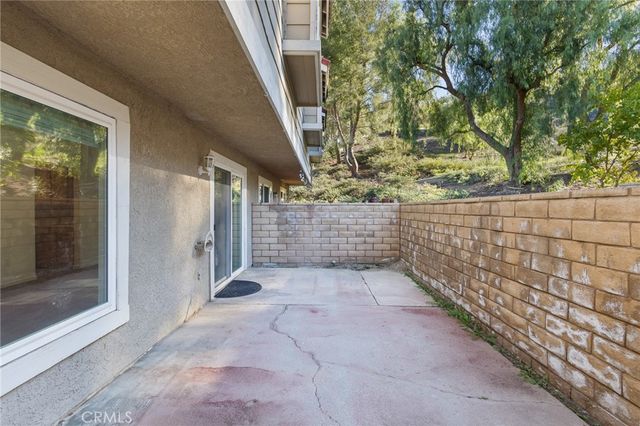 31315 The Old Road D, Castaic, CA 91384