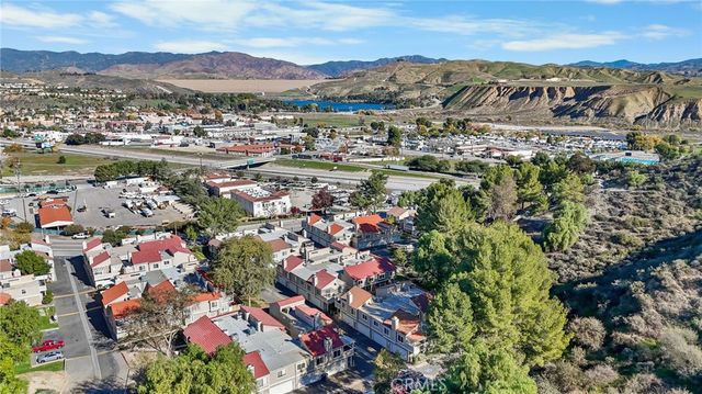 31315 The Old Road D, Castaic, CA 91384