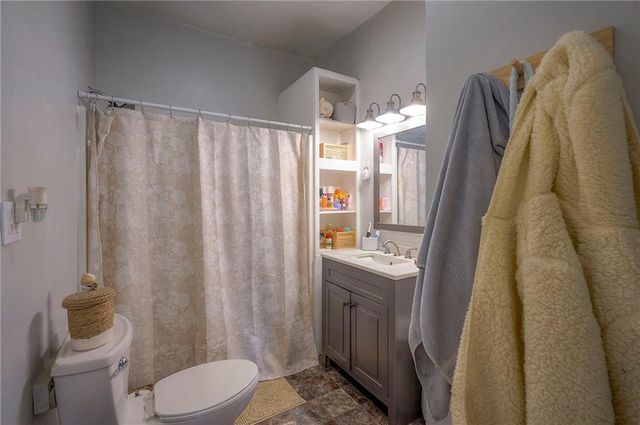 210 W Piankishaw Street, Paola, KS 66071