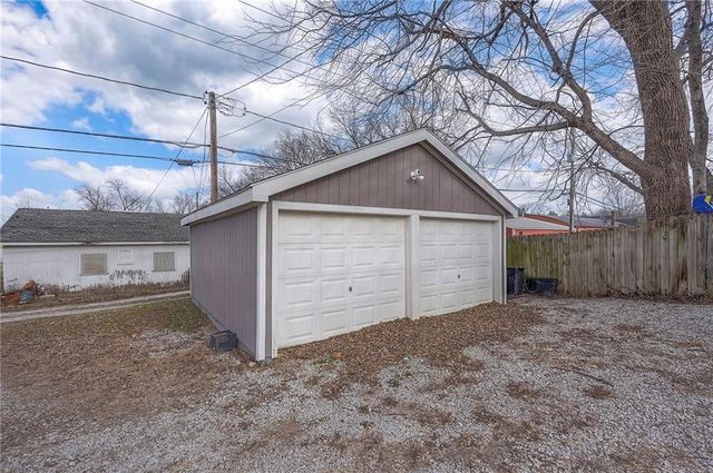 210 W Piankishaw Street, Paola, KS 66071