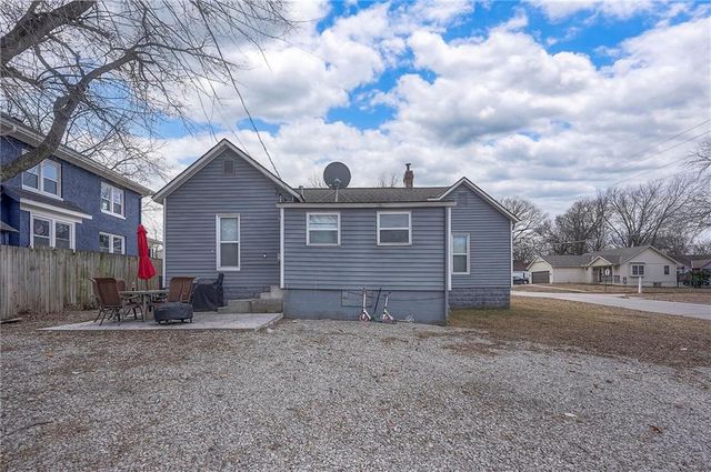 210 W Piankishaw Street, Paola, KS 66071