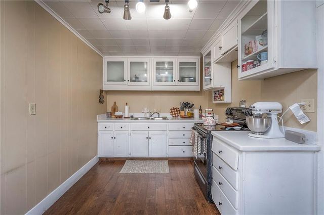 210 W Piankishaw Street, Paola, KS 66071