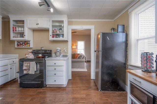 210 W Piankishaw Street, Paola, KS 66071