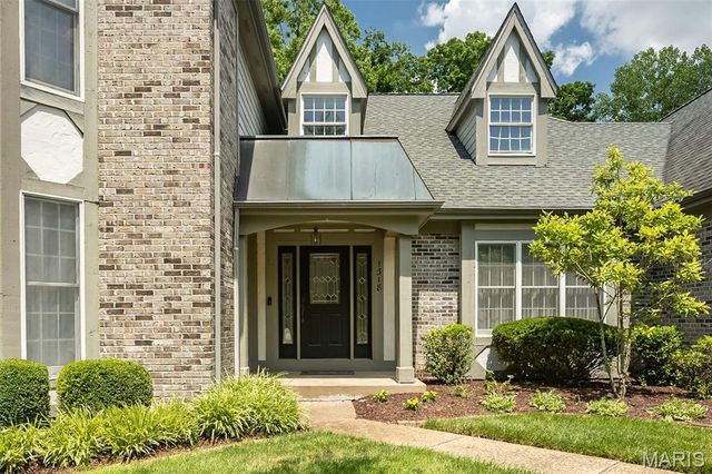 1318 Conway Oaks Drive, Chesterfield, MO 63017