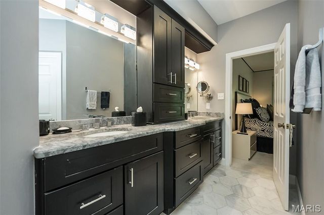 1318 Conway Oaks Drive, Chesterfield, MO 63017