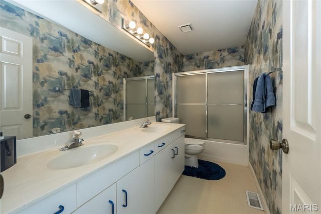 1318 Conway Oaks Drive, Chesterfield, MO 63017