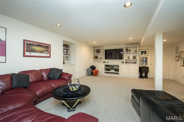 1318 Conway Oaks Drive, Chesterfield, MO 63017