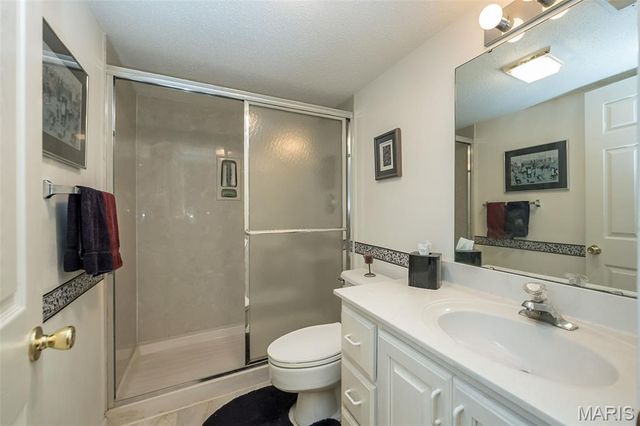 1318 Conway Oaks Drive, Chesterfield, MO 63017