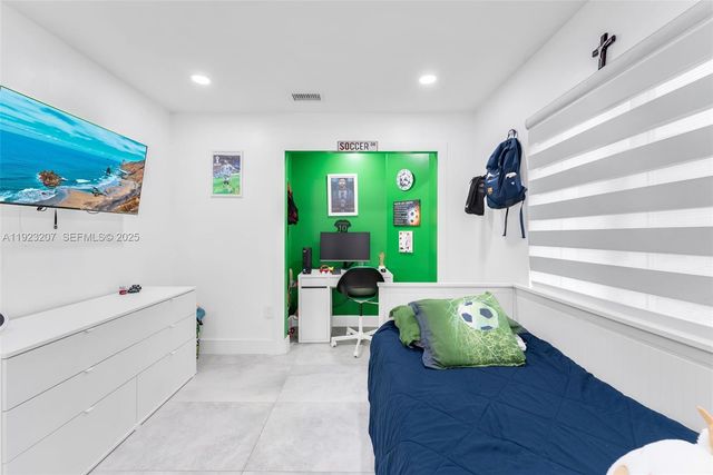 17677 SW 6th Ct, Pembroke Pines, FL 33029