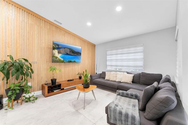 17677 SW 6th Ct, Pembroke Pines, FL 33029