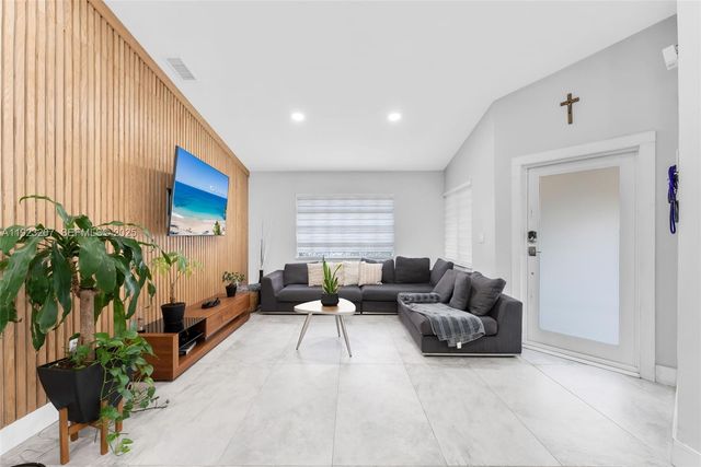 17677 SW 6th Ct, Pembroke Pines, FL 33029