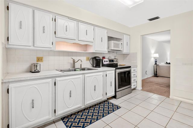 5880 38TH AVENUE N 109, St Petersburg, FL 33710