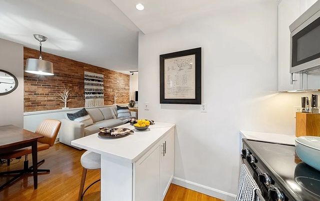 9 Hancock Street 5R, Boston, MA 02114