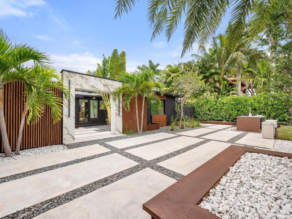 2711 NE 19th Street, Fort Lauderdale, FL 33305
