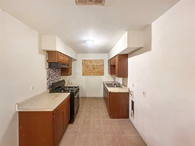 925 Manning Street, Grand Prairie, TX 75051