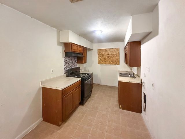 925 Manning Street, Grand Prairie, TX 75051