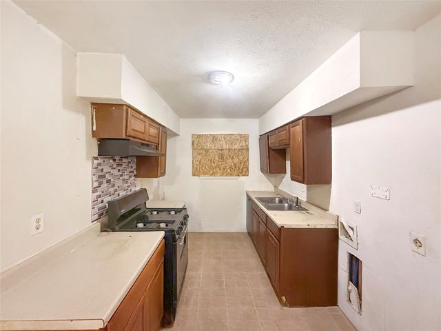 925 Manning Street, Grand Prairie, TX 75051