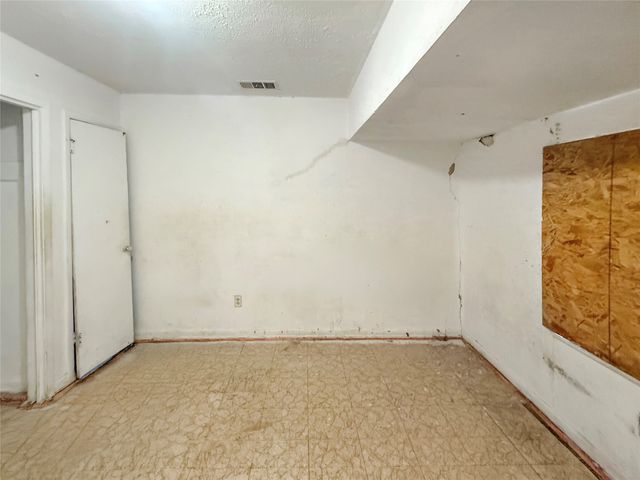 925 Manning Street, Grand Prairie, TX 75051