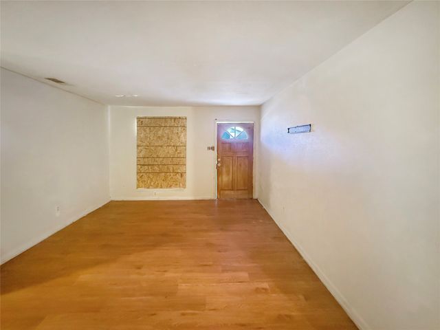 925 Manning Street, Grand Prairie, TX 75051