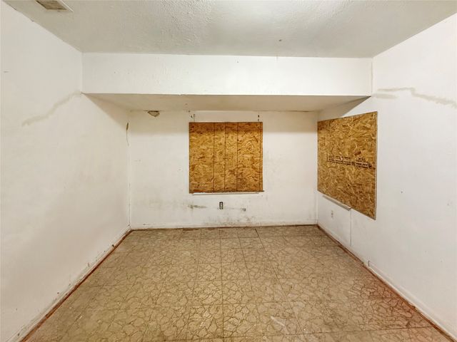 925 Manning Street, Grand Prairie, TX 75051