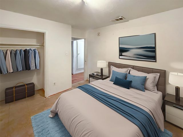 925 Manning Street, Grand Prairie, TX 75051