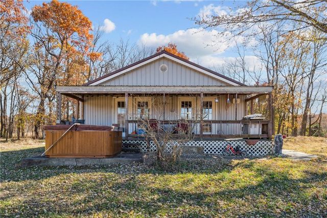 10540 W 287th Street, Louisburg, KS 66053