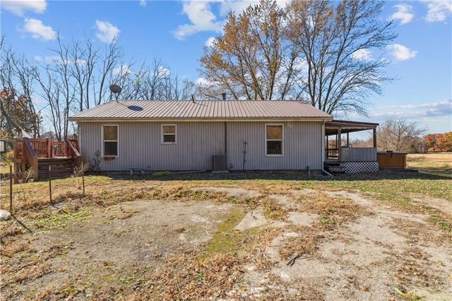 10540 W 287th Street, Louisburg, KS 66053