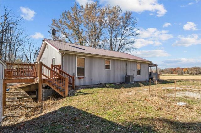 10540 W 287th Street, Louisburg, KS 66053