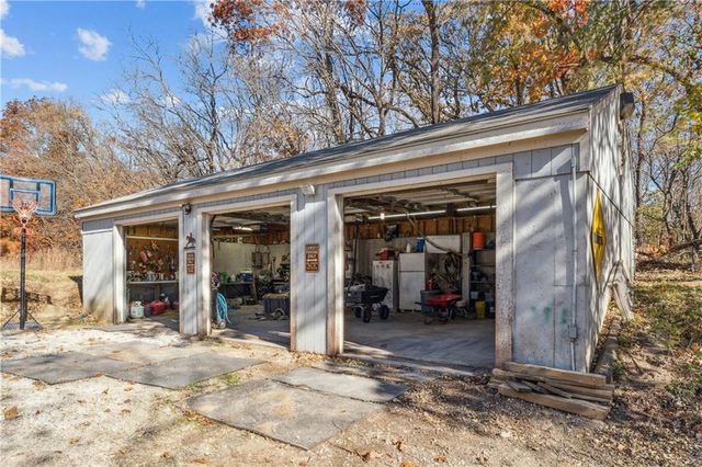 10540 W 287th Street, Louisburg, KS 66053