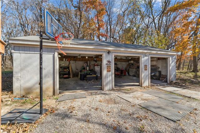 10540 W 287th Street, Louisburg, KS 66053