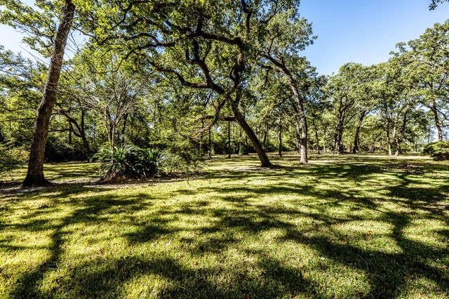 718 Fm 980 Road, Huntsville, TX 77320