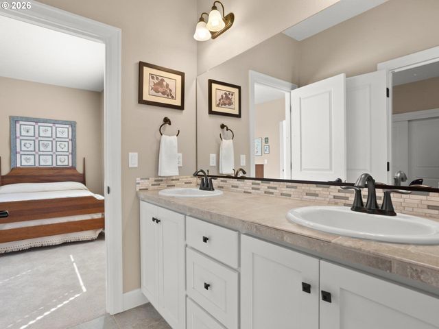 2525 COEUR D ALENE Dr, West Linn, OR 97068