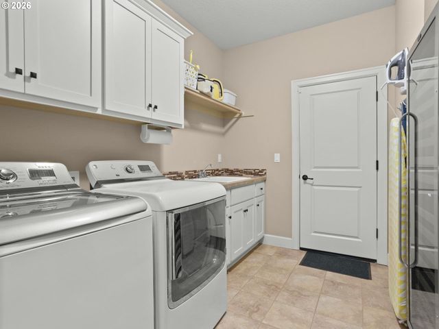 2525 COEUR D ALENE Dr, West Linn, OR 97068