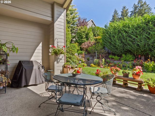 2525 COEUR D ALENE Dr, West Linn, OR 97068