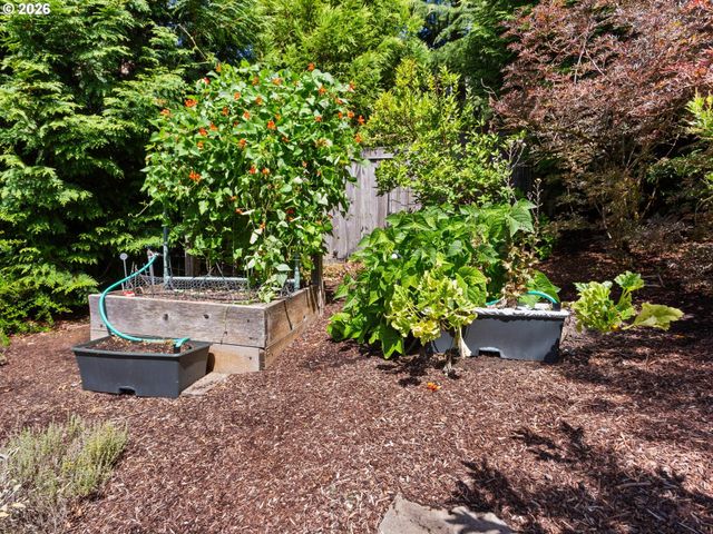 2525 COEUR D ALENE Dr, West Linn, OR 97068
