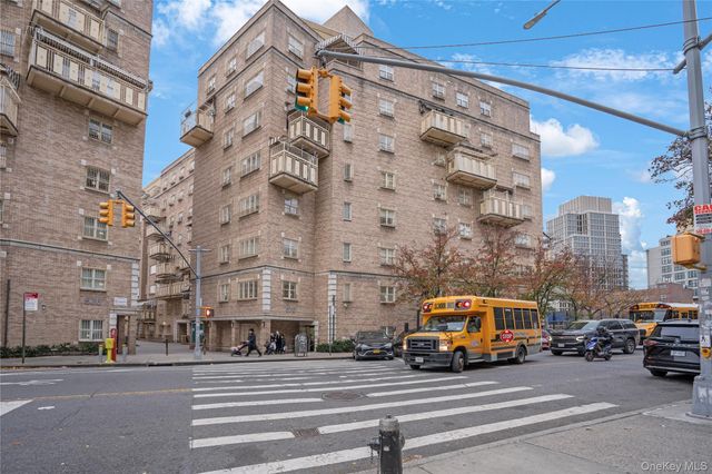 570 Wythe Avenue 6A, Brooklyn, NY 11249