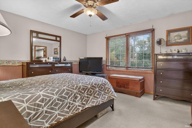 53187 Holly Fern Court, South Bend, IN 46637