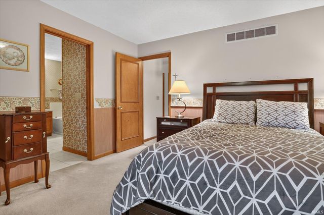 53187 Holly Fern Court, South Bend, IN 46637